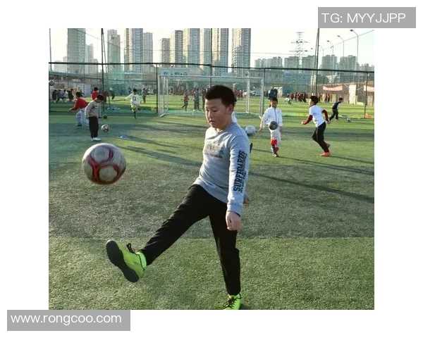 全球男童足球明星排行榜揭晓未来之星的崛起与发展潜力分析