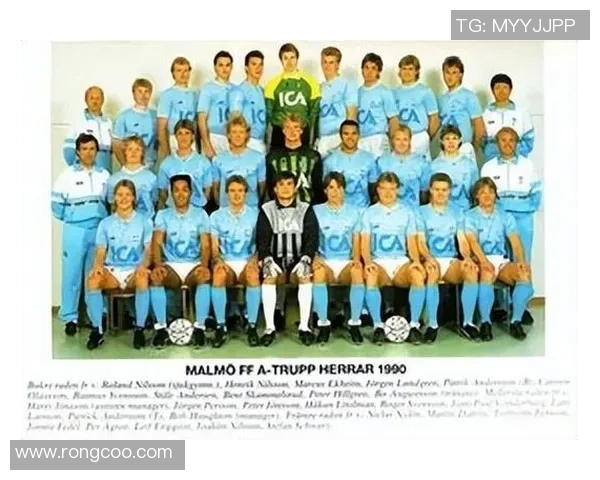 课本中的足球明星故事与他们的传奇人生探索